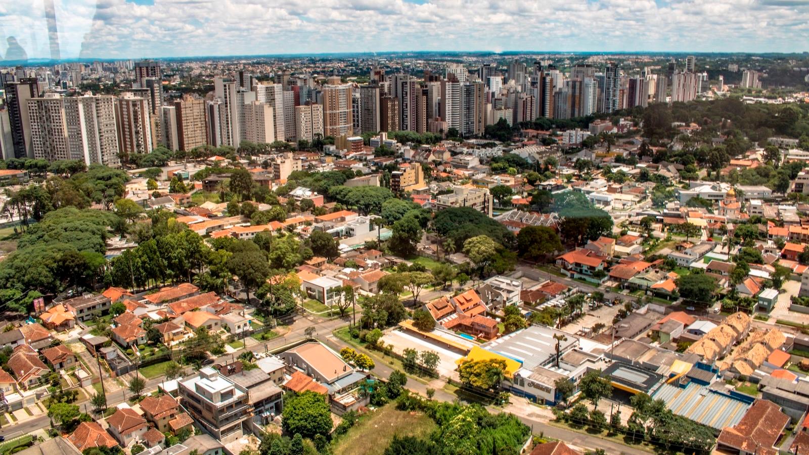 Prédios residenciais no bairro Campina do Siqueira, em Curitiba