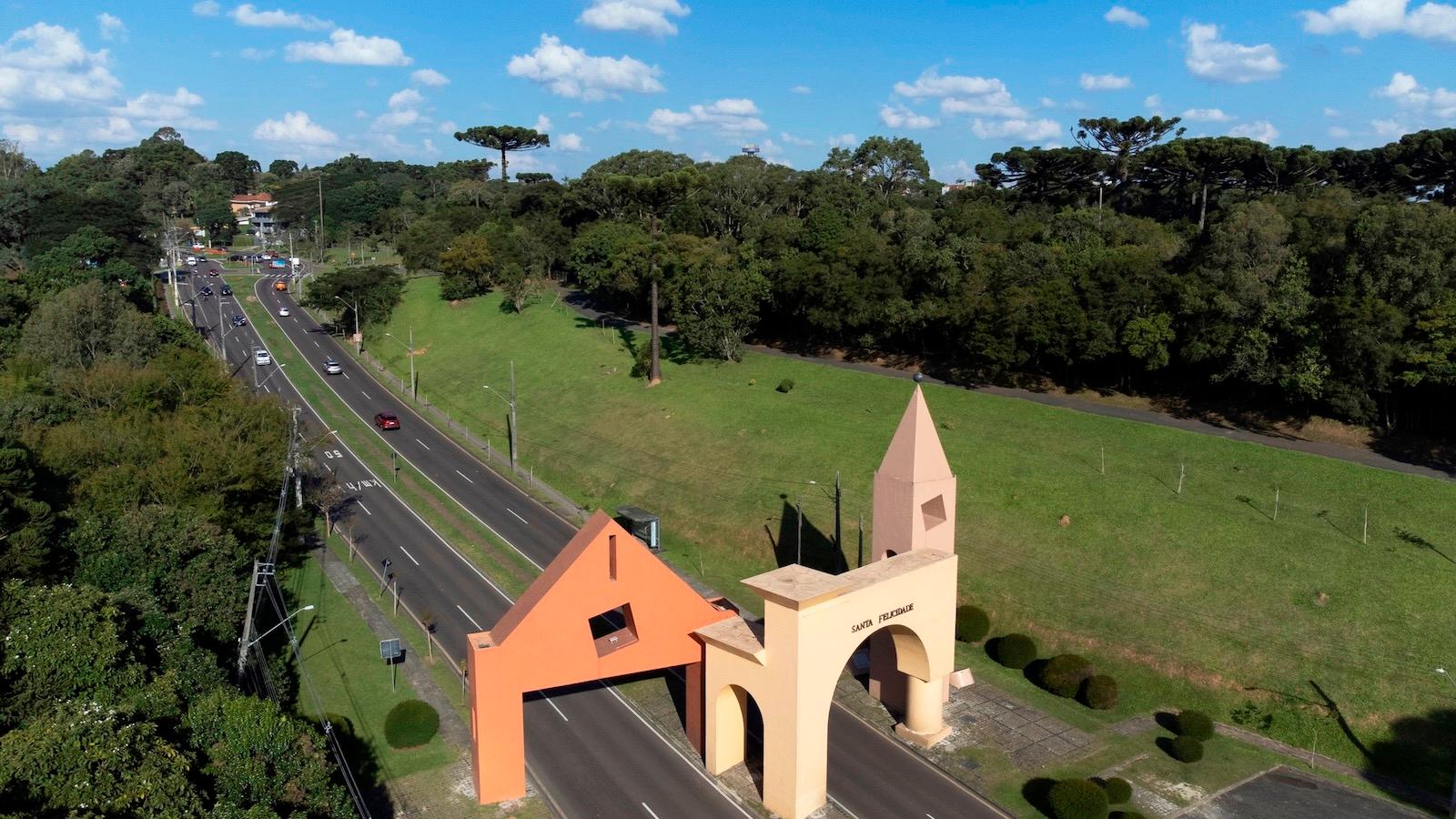 Portal de entrada no bairro Santa Felicidade, em Curitiba