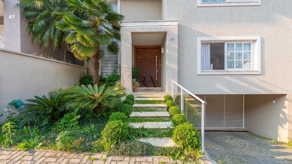 Casa de Alto Padrão em condomínio fechado no Campo Comprido com 04 Suites