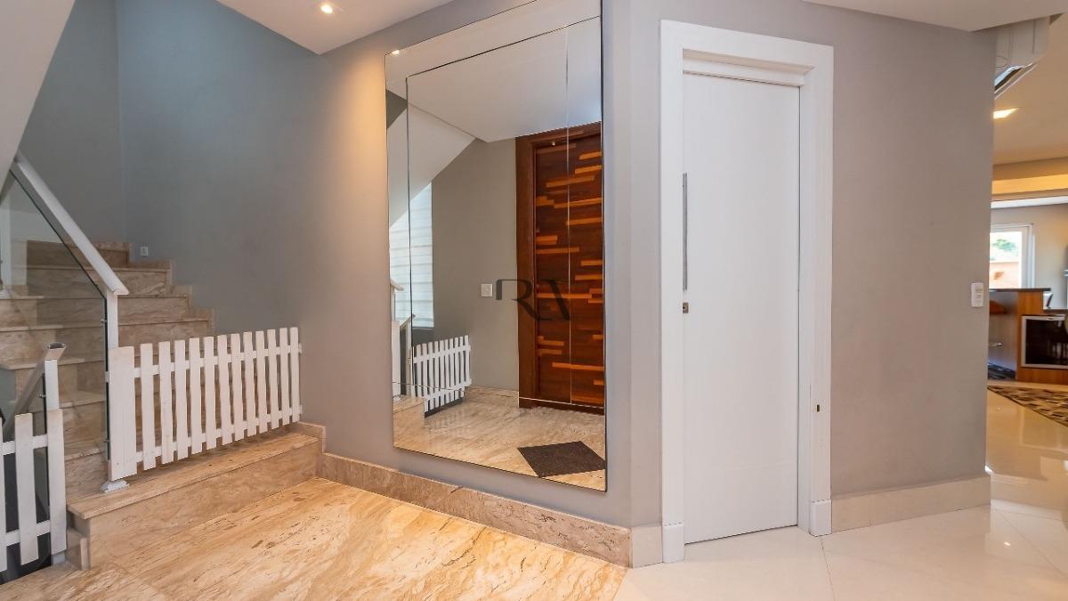 Casa de Alto Padrão em condomínio fechado no Campo Comprido com 04 Suites