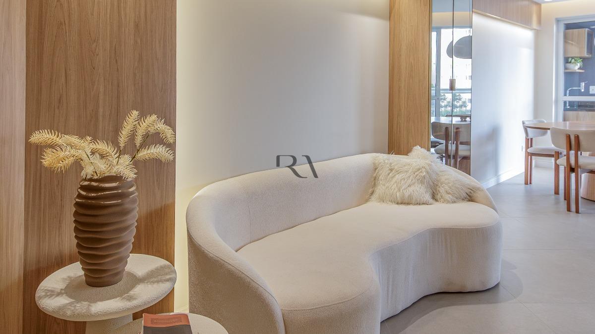 Sala de estar de apartamento de 100 m² à venda no Cristo Rei, em Curitiba