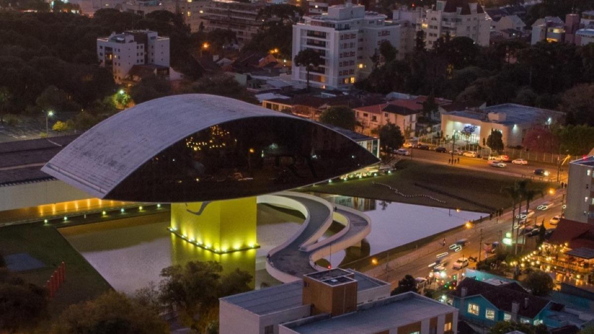 Apartamento no Ahú - Edifício Paseo Folloni by Plaenge - 3 Suítes - 144m²