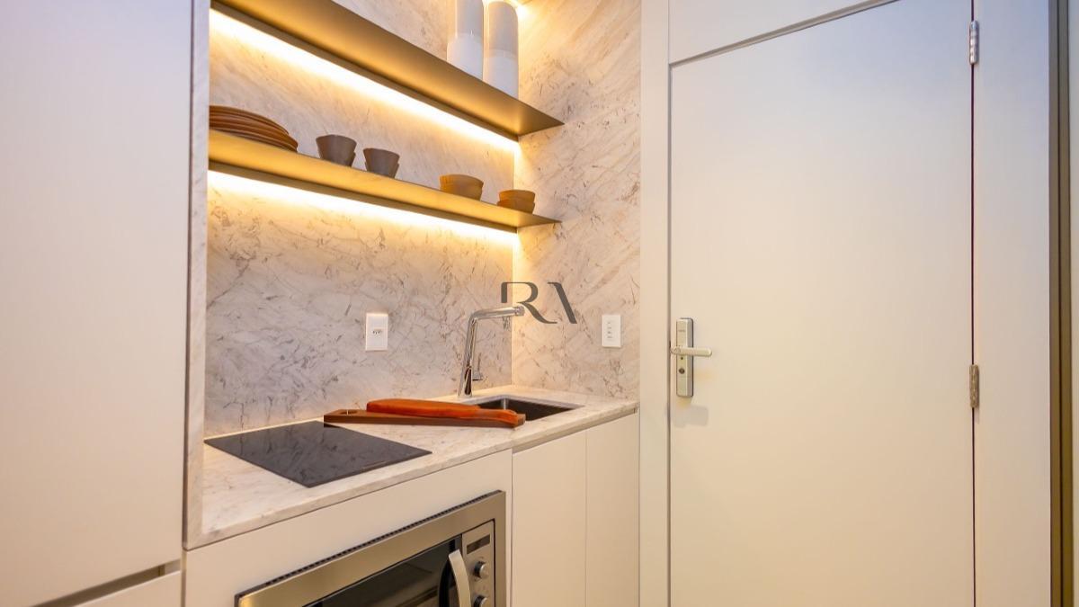 **Lange, Turin: Modernidade e Sofisticação em Estúdio de 25m² no Coração de Curitiba**