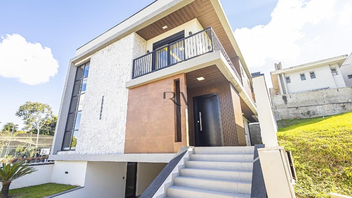 Casa em Condomínio com 4 suítes no São Braz
