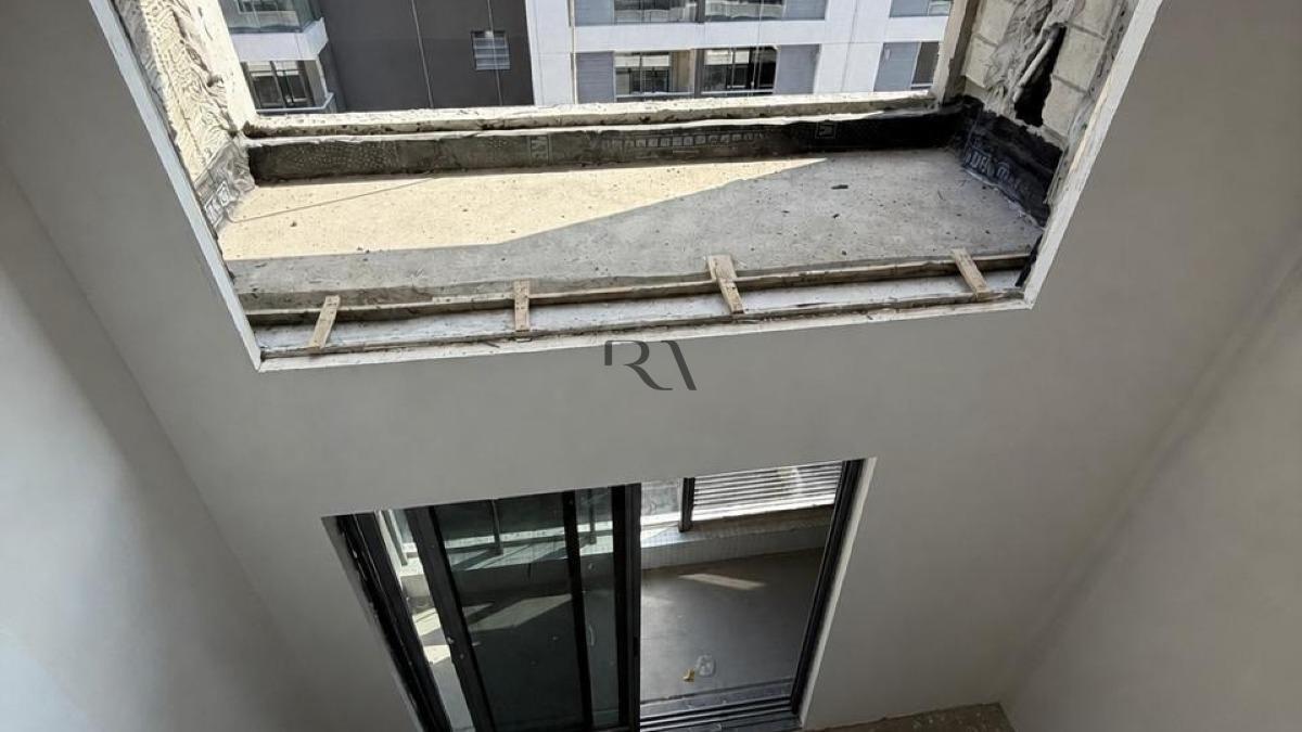 Sala de estar de apartamento de 67 m² à venda na Cidade Industrial, em Curitiba