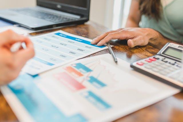 Como identificar lançamentos imobiliários promissores em Curitiba para investir?
