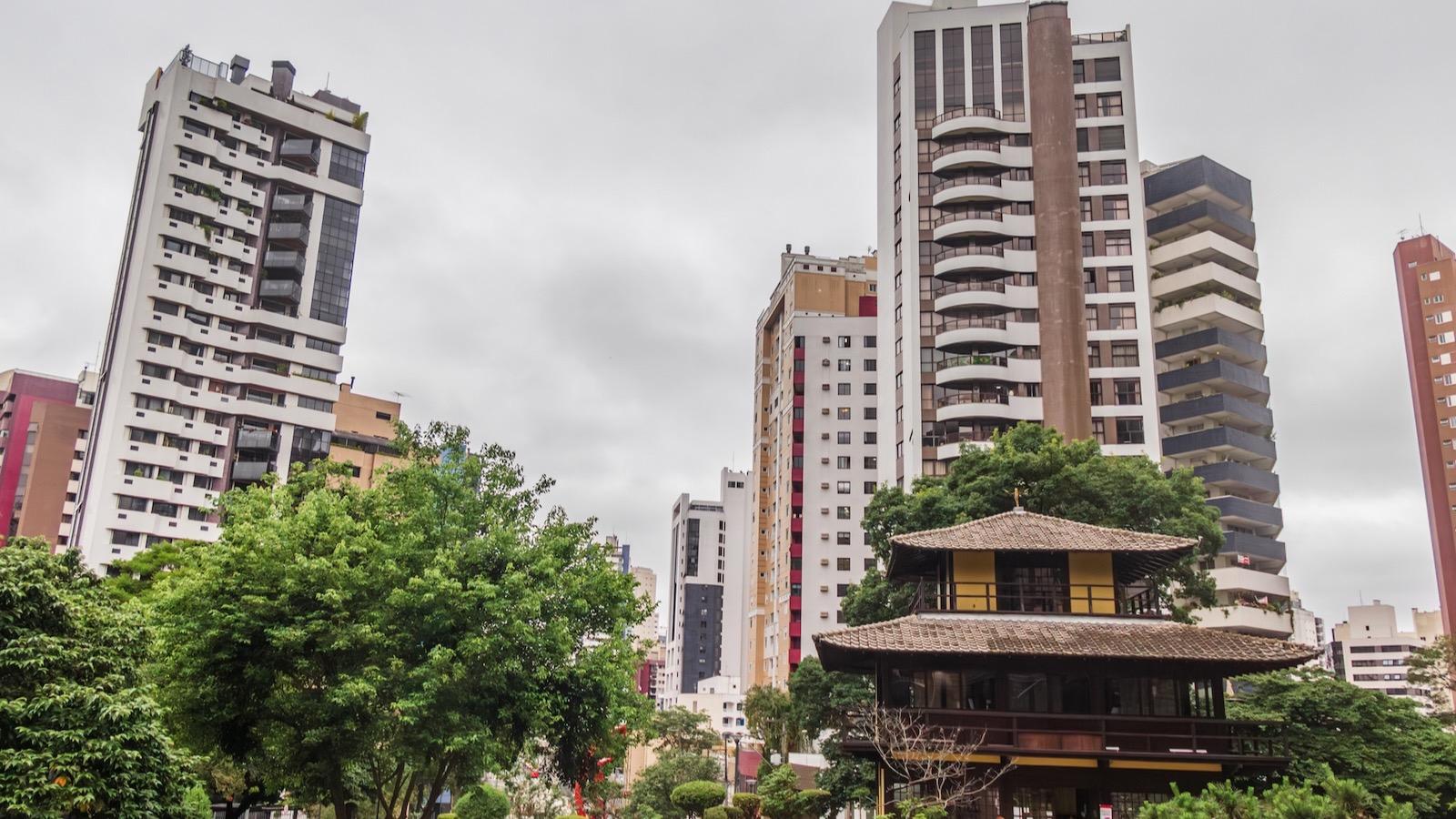 Edifícios residenciais no bairro Água Verde, em Curitiba