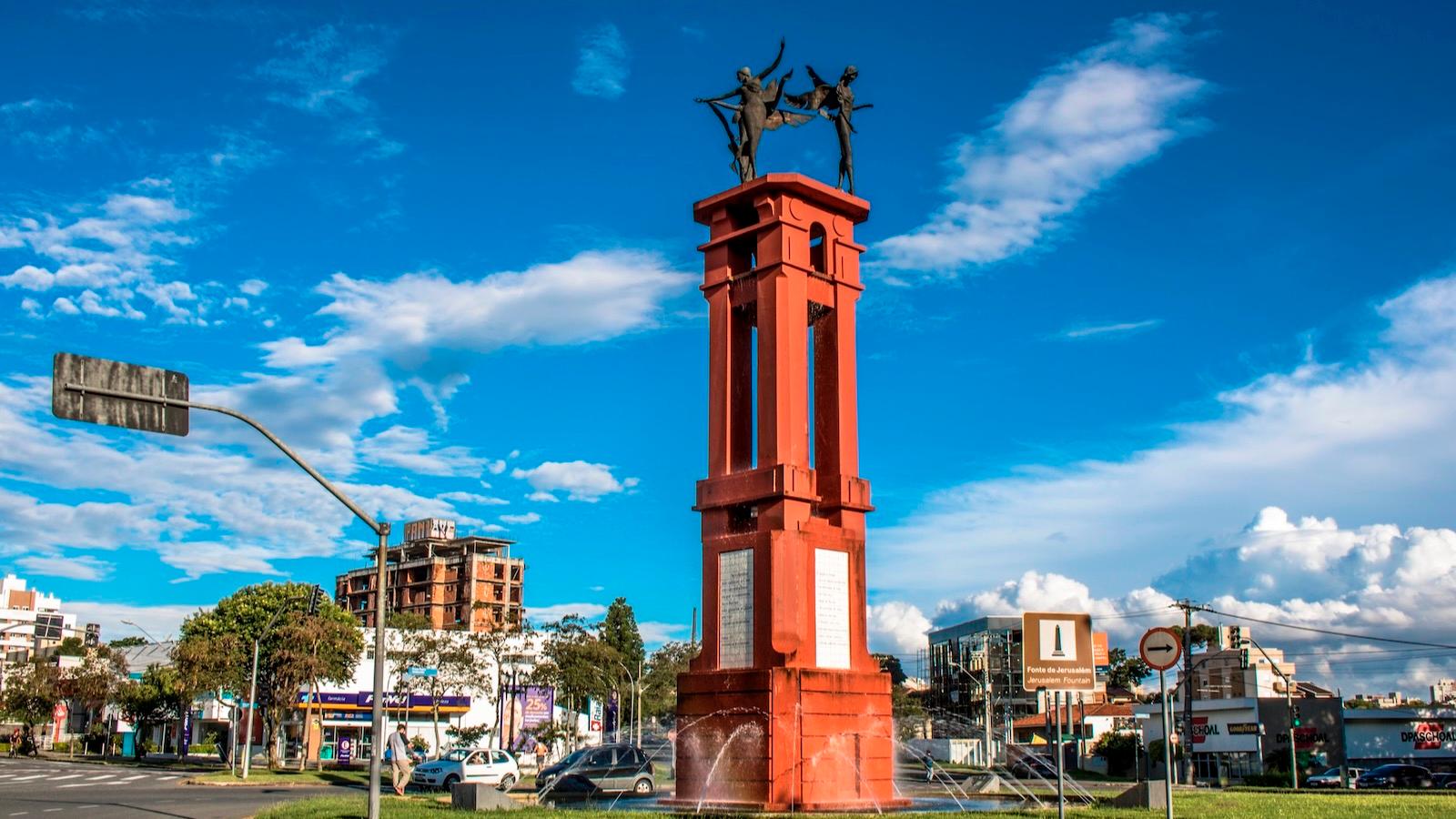 Praça Pedro Gasparello, famosa pela Fonte de Jerusalém (ou Fonte dos Anjos), no bairro Seminário, em Curitiba