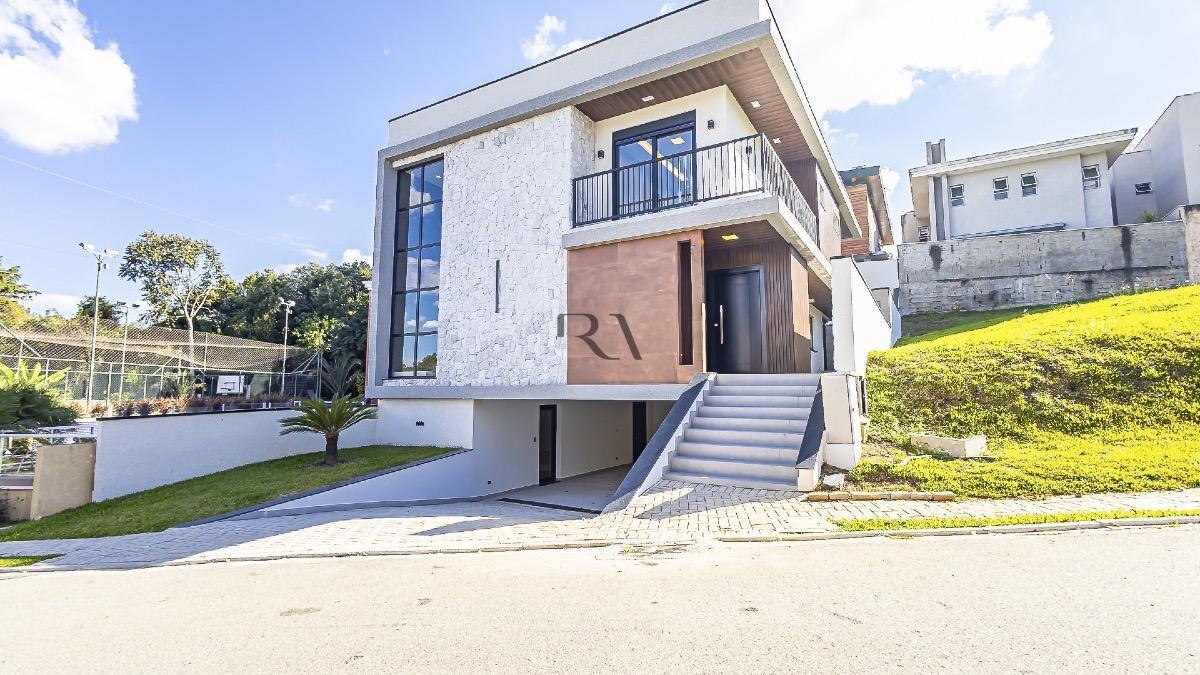 Casa em Condomínio com 4 suítes no São Braz