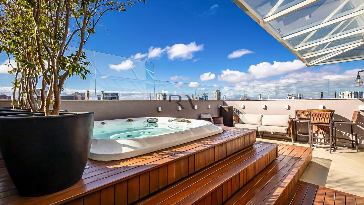 COBERTURA EXCLUSIVA DE 326m² NO CABRAL, ACABAMENTOS DE LUXO E ÁREAS EXTERNAS PRIVATIVAS